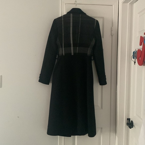 Woman’s coat - Picture 5 of 8